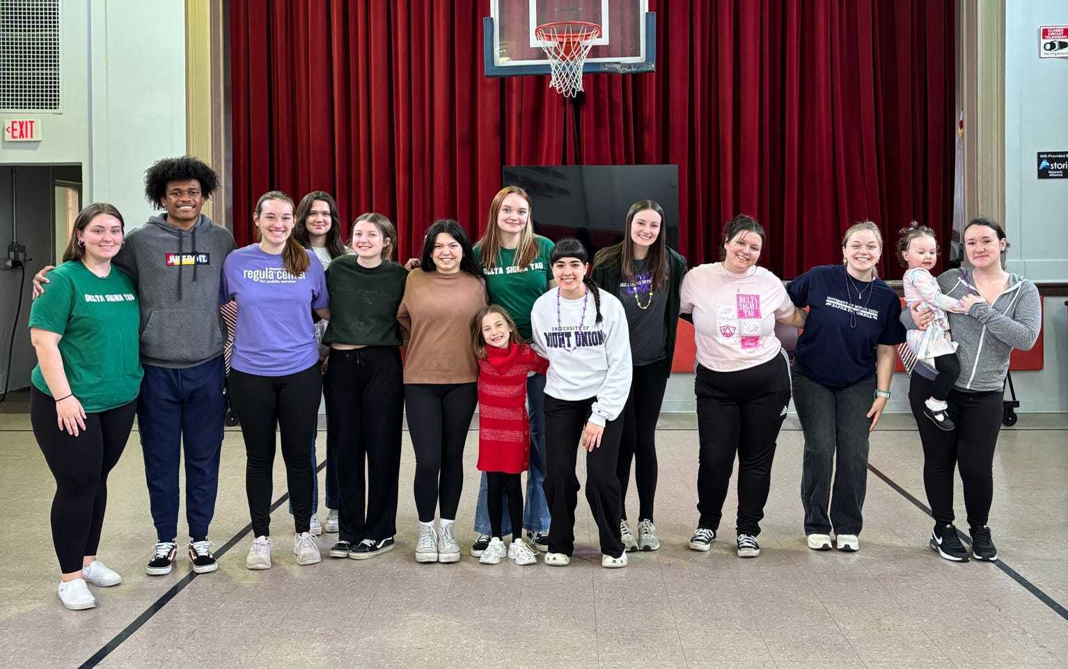 honors students volunteering