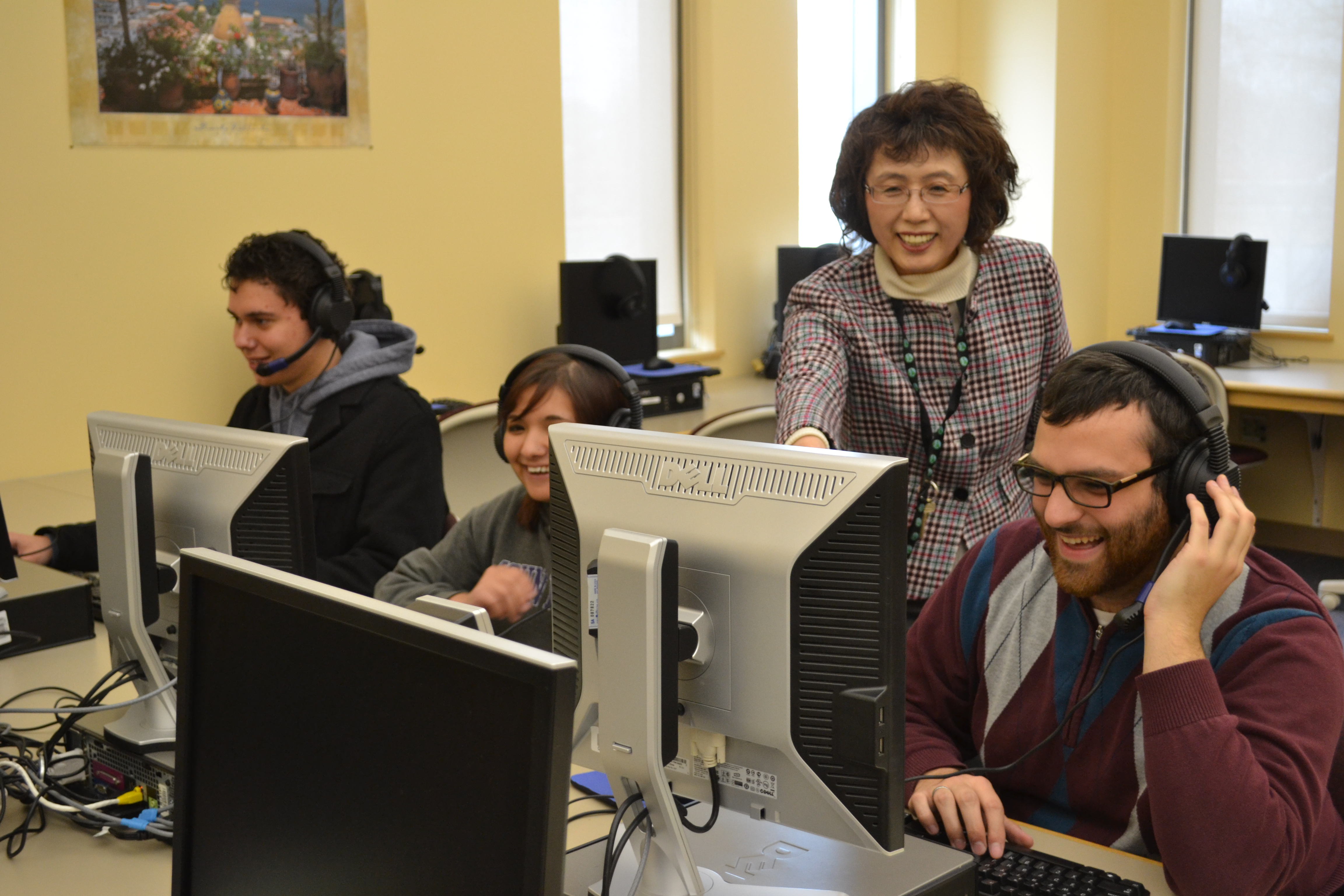 Students and professors in the foreign language lab