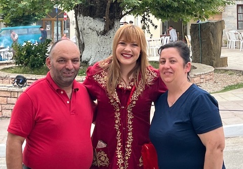 Hunt with her host parents