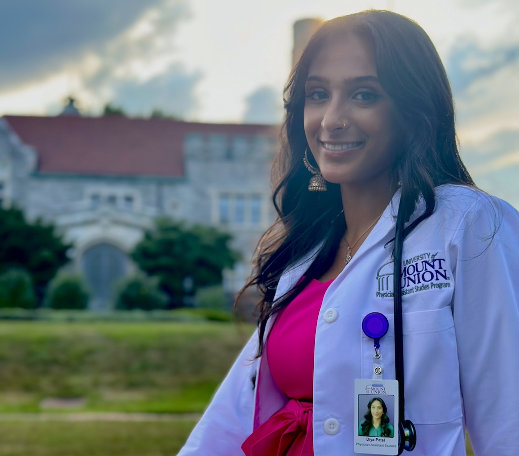 Patel M'25 after earning her white coat